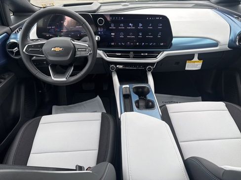 New 2025 Chevrolet Equinox EV LT w/ Convenience Package II image 24