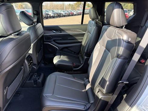 New 2025 Jeep Grand Cherokee L Limited w/ Black Appearance Package AWD/4WD image 11