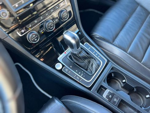 Used 2016 Volkswagen Golf 4-Door image 16