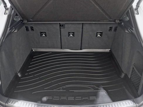 Used 2023 Porsche Macan Turbo image 36