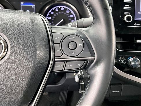 Used 2022 Toyota Camry SE image 19