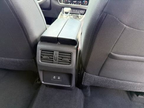 Used 2025 Nissan Rogue SV AWD/4WD image 14