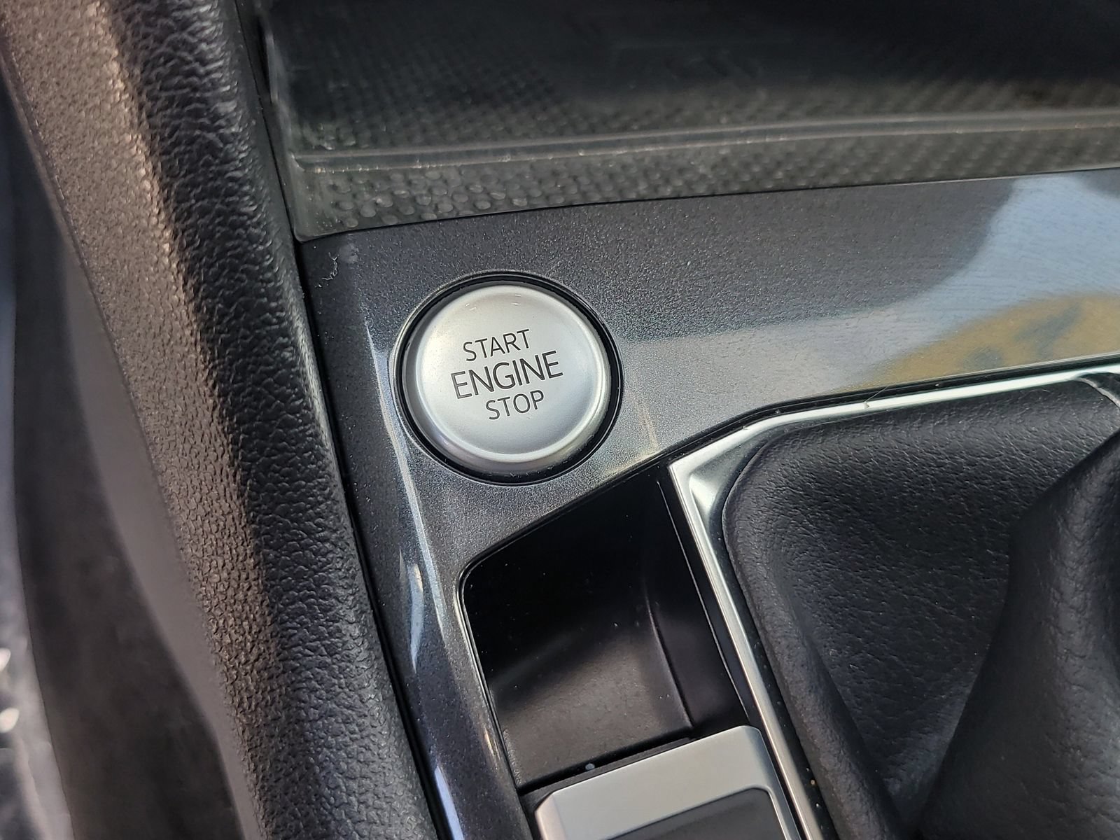 Used 2023 Volkswagen Tiguan SE FWD image 24