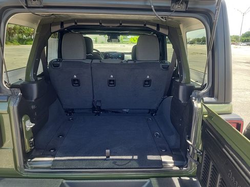 Used 2024 Jeep Wrangler Sport S image 33