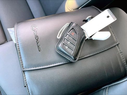 Used 2024 Lexus ES 300h w/ Premium Package image 15