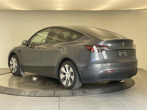 Used 2022 Tesla Model Y Long Range AWD/4WD image 3