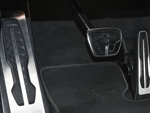 Used 2023 BMW X7 xDrive40i w/ M Sport Package image 17