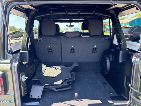 Used 2023 Jeep Wrangler Unlimited w/ Sun & Screen Package AWD/4WD image 9