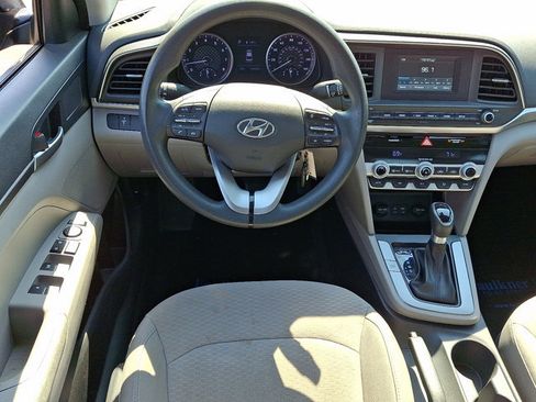 Used 2020 Hyundai Elantra SE FWD image 12