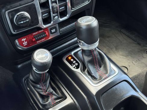 Used 2019 Jeep Wrangler Unlimited Rubicon AWD/4WD image 6