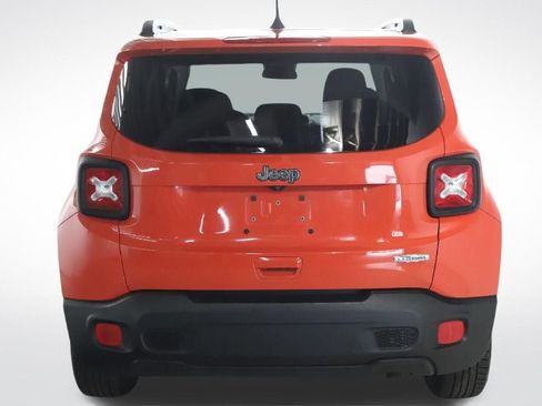 Used 2018 Jeep Renegade Latitude FWD image 40
