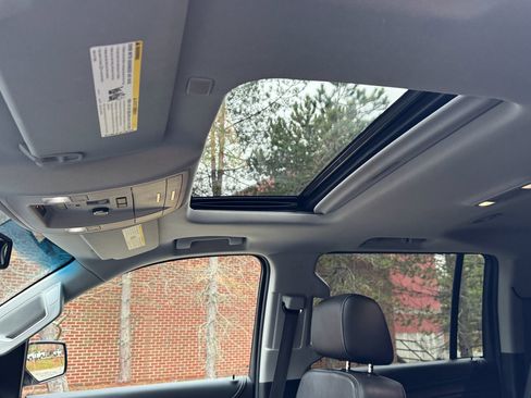 Used 2019 GMC Yukon XL SLT image 10