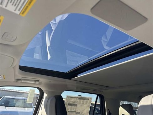 New 2025 Lincoln Navigator L Reserve image 24