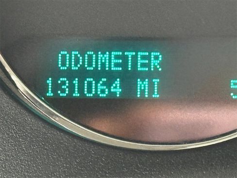 Used 2011 GMC Yukon Denali image 27