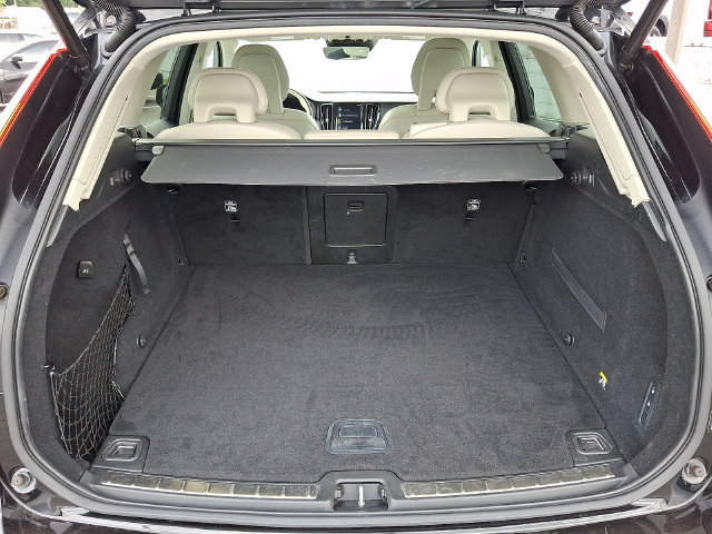 Used 2018 Volvo XC60 T6 Momentum w/ Convenience Package AWD/4WD image 21