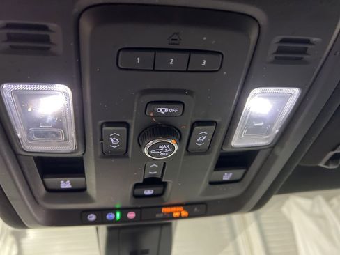 Used 2021 GMC Yukon Denali w/ Denali Premium Package image 34