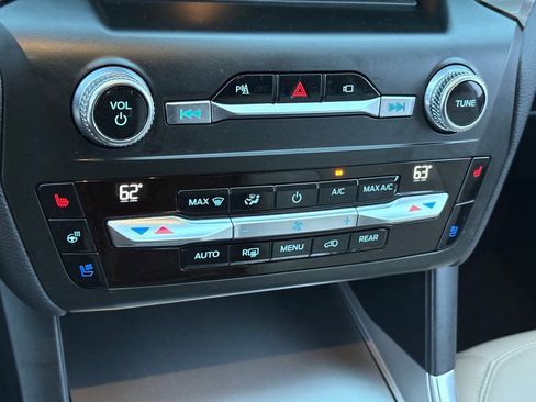 Used 2020 Ford Explorer Limited image 24