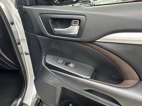 Used 2019 Toyota Highlander XLE AWD/4WD image 36