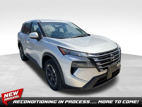 Used 2024 Nissan Rogue SV FWD image 1