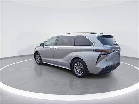 Certified 2023 Toyota Sienna XLE FWD image 7