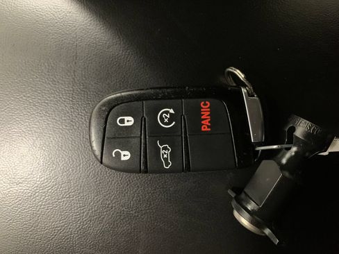 Used 2020 Jeep Grand Cherokee Altitude AWD/4WD image 17