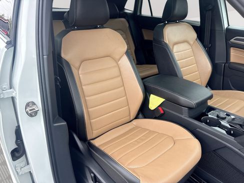 Used 2020 Volkswagen Atlas Cross Sport SEL Premium AWD/4WD image 28