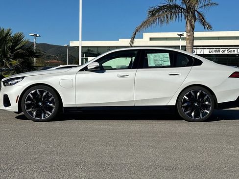 New 2026 BMW 550e xDrive w/ Executive Package image 6