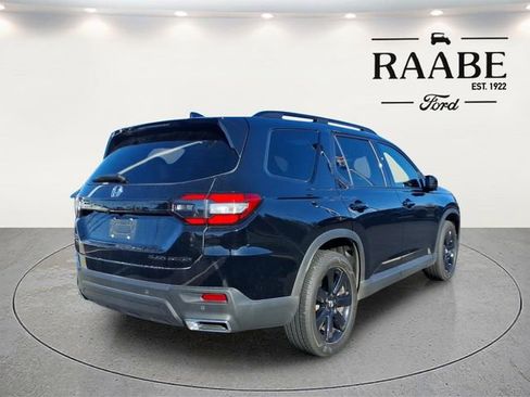 Used 2025 Honda Pilot Black Edition image 8