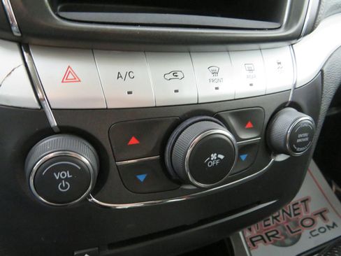 Used 2019 Dodge Journey SE w/ Blacktop Package image 22