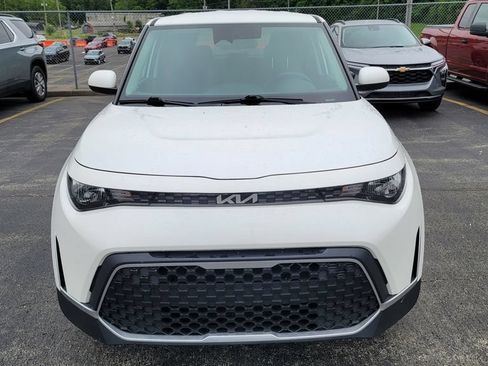Used 2024 Kia Soul LX w/ Option Group 015 FWD image 1