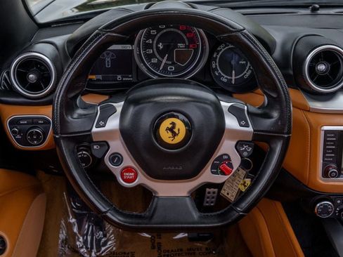 Used 2015 Ferrari California T RWD image 17