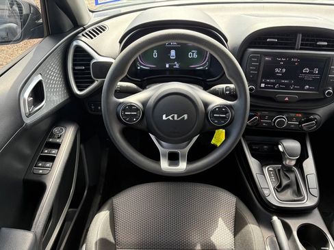Used 2024 Kia Soul LX w/ Option Group 015 FWD image 15