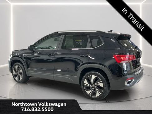 Used 2023 Volkswagen Taos SE w/ Panoramic Sunroof Package AWD/4WD image 3