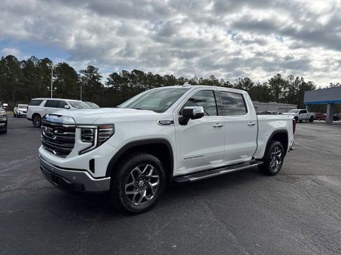 New 2026 GMC Sierra 1500 SLT image 8