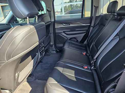 Used 2023 Jeep Grand Cherokee Limited AWD/4WD image 18