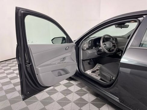 Used 2023 Hyundai Elantra SEL FWD image 18