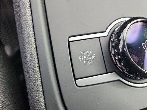 New 2025 Volkswagen Tiguan SE image 16