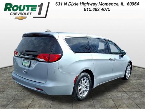 Used 2023 Chrysler Voyager LX FWD image 4