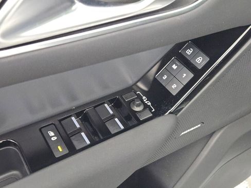 Used 2024 Land Rover Range Rover Velar S image 23