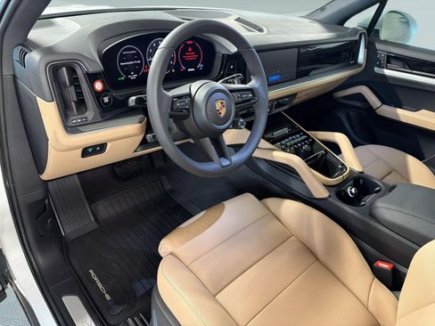 Used 2026 Porsche Cayenne AWD/4WD image 4