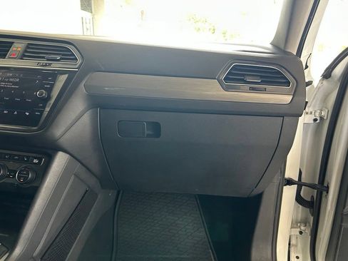 Used 2021 Volkswagen Tiguan SE w/ Panoramic Sunroof Package FWD image 23