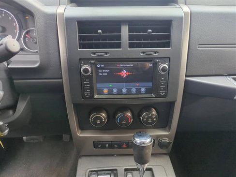 Used 2012 Jeep Liberty Sport image 16