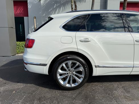 Used 2020 Bentley Bentayga image 4