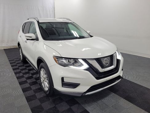 Used 2017 Nissan Rogue SV w/ SV Premium Package FWD image 13