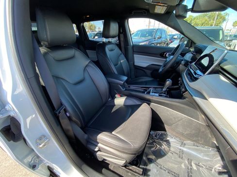 Used 2025 Jeep Compass Limited image 37