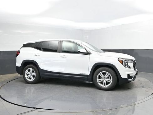 Used 2024 GMC Terrain SLE FWD image 3