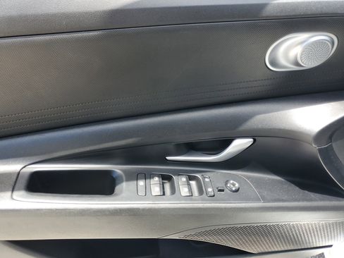 Used 2021 Hyundai Elantra SEL image 18