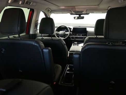 Used 2026 Nissan Pathfinder Platinum FWD image 17