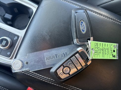 Used 2022 Ford Explorer XLT w/ Equipment Group 202A image 32