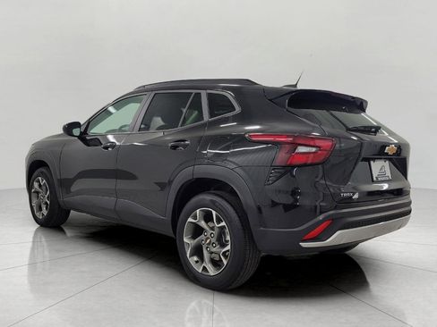 Used 2025 Chevrolet Trax LT w/ LT Convenience Package image 21